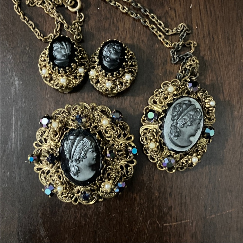 Vintage West Germany Black Glass Cameo Jewelry Set - Necklace, Brooch & Earrings - Picture 2 of 15